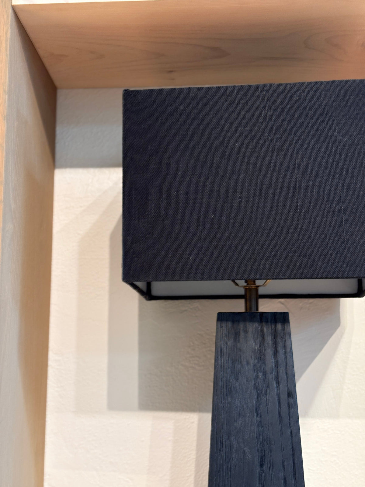 Cross Base Lamp, Black